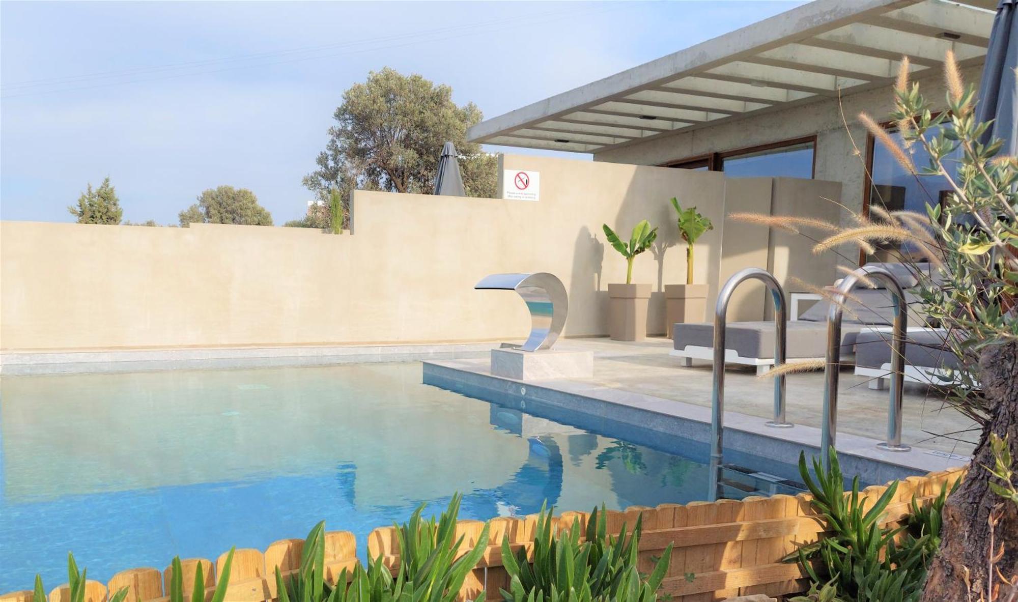 Marnos Luxury Vila *