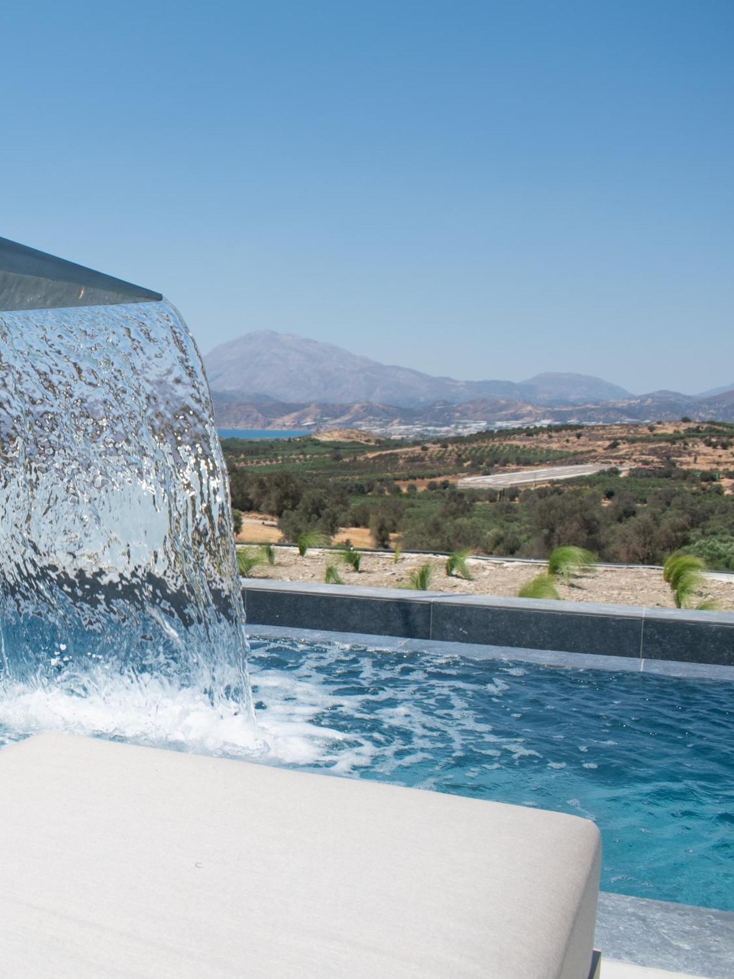 Marnos Luxury Vila *